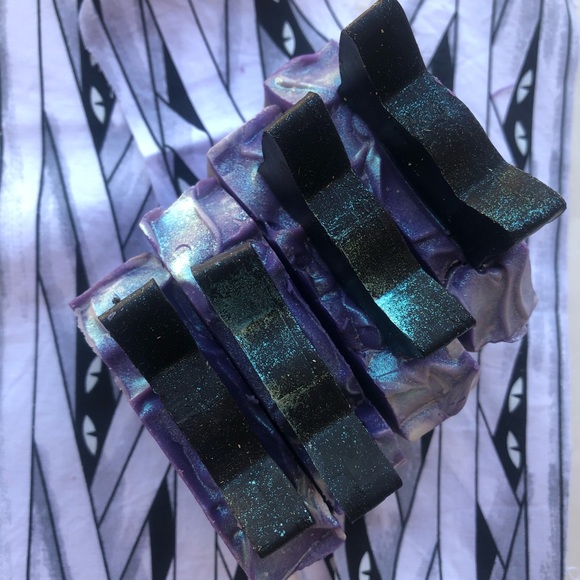 🧼Salem artisan seasonal soap snow witch scent🧼 - Picture 4 of 11